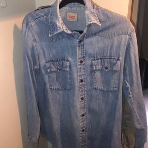 Levi’s distresses button down shirt